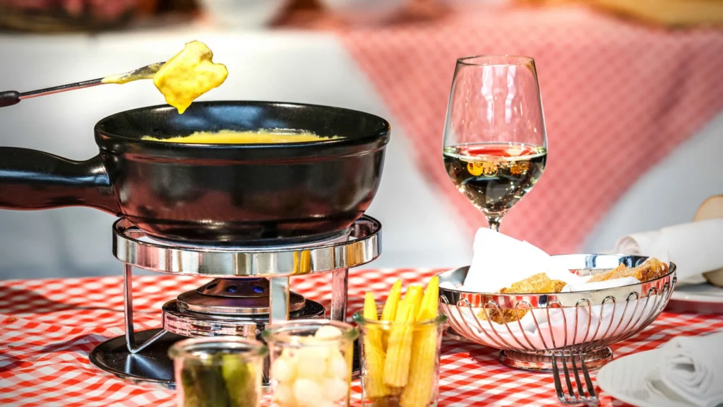 Švýcarská nekonečně chutná spedcialita. fondue