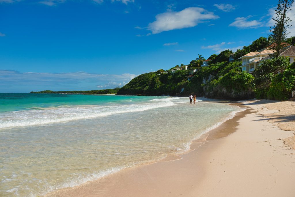 Romantika na SIlver Sands Beach, Montego Bay. Foto: Jamaica Tourist Board