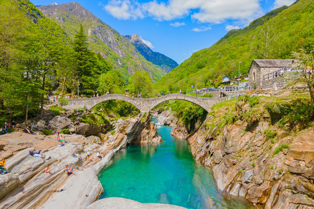 Švýcarské Maledivy: údolí Verzasca v Ticinu. Ke koupání velmi vhodné. Foto: ticino.ch