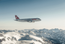 Airbus A320 nad zasněženými Alpami