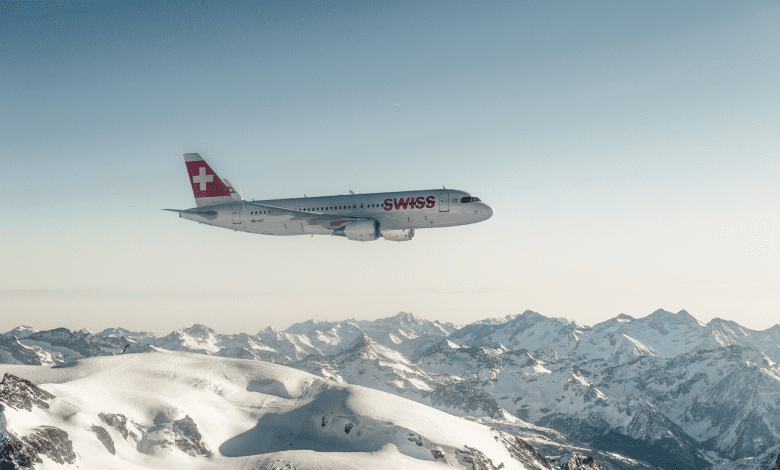 Airbus A320 nad zasněženými Alpami
