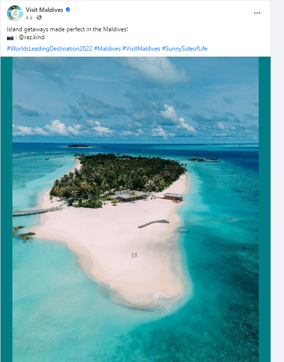 Jeden z korálových atolů souostroví Maledivy